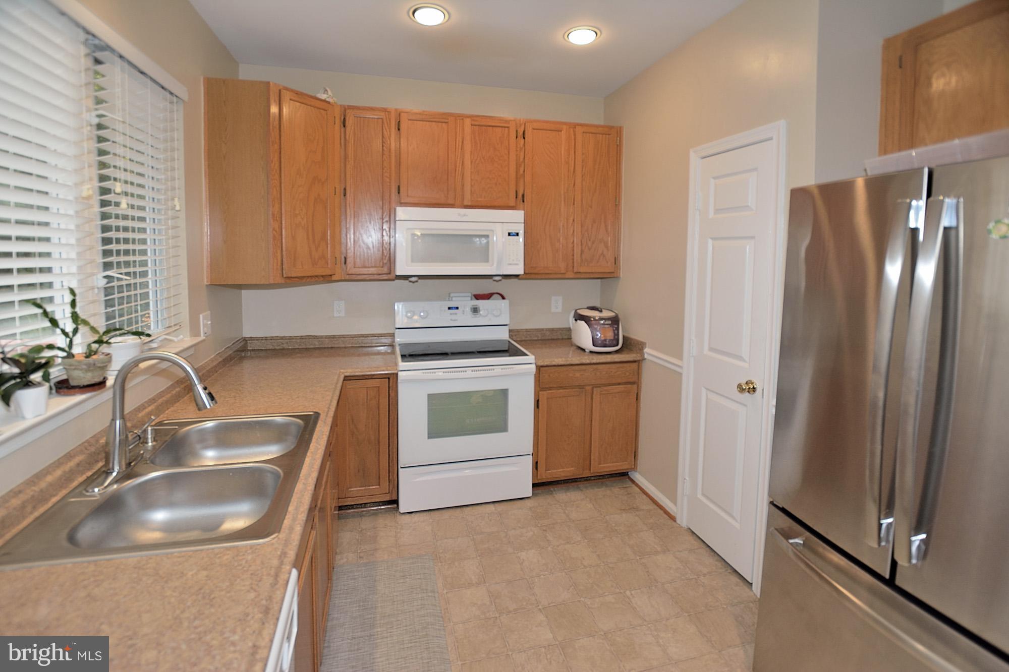 14857 Bolton Road Centreville, VA 20121 - Photo 7 of 24 Kitchen