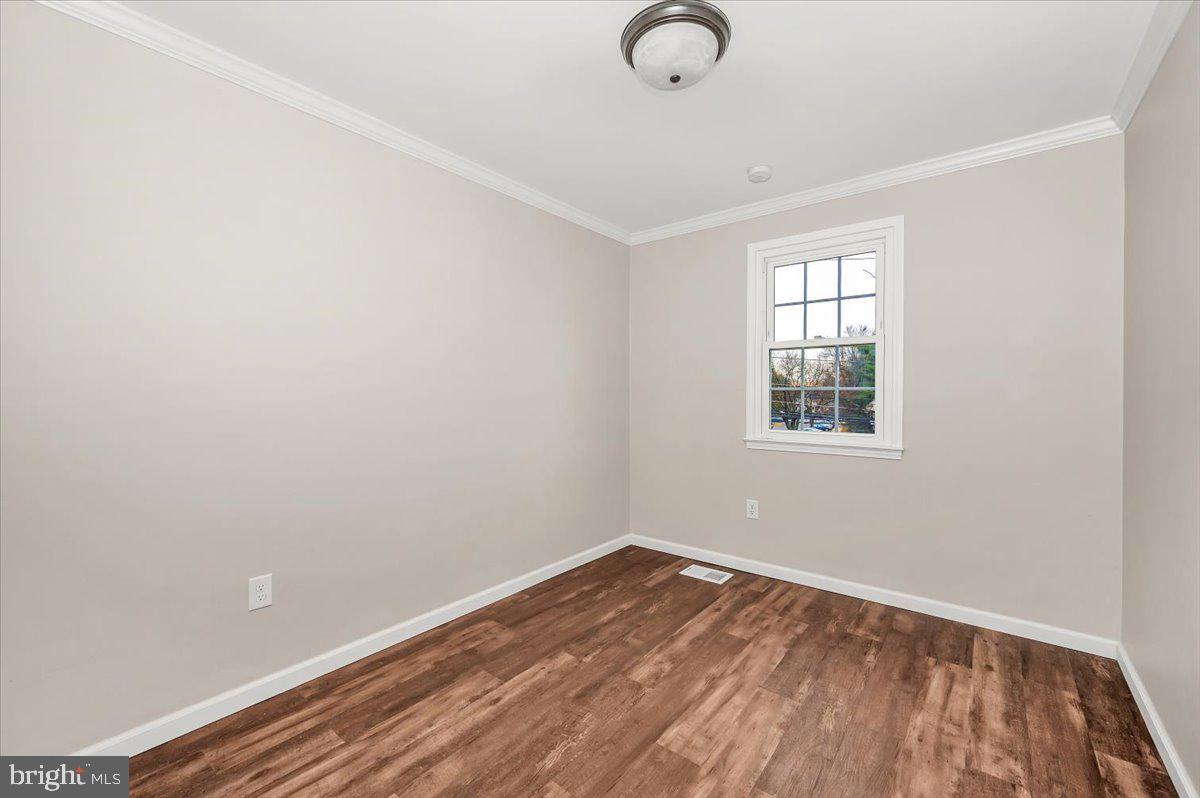 140 Gold Kettle Drive Gaithersburg, MD 20878 - Photo 17 of 35 an empty room with a window
