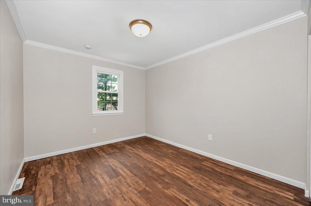 140 Gold Kettle Drive Gaithersburg, MD 20878 - Photo 19 of 35 an empty room with a window