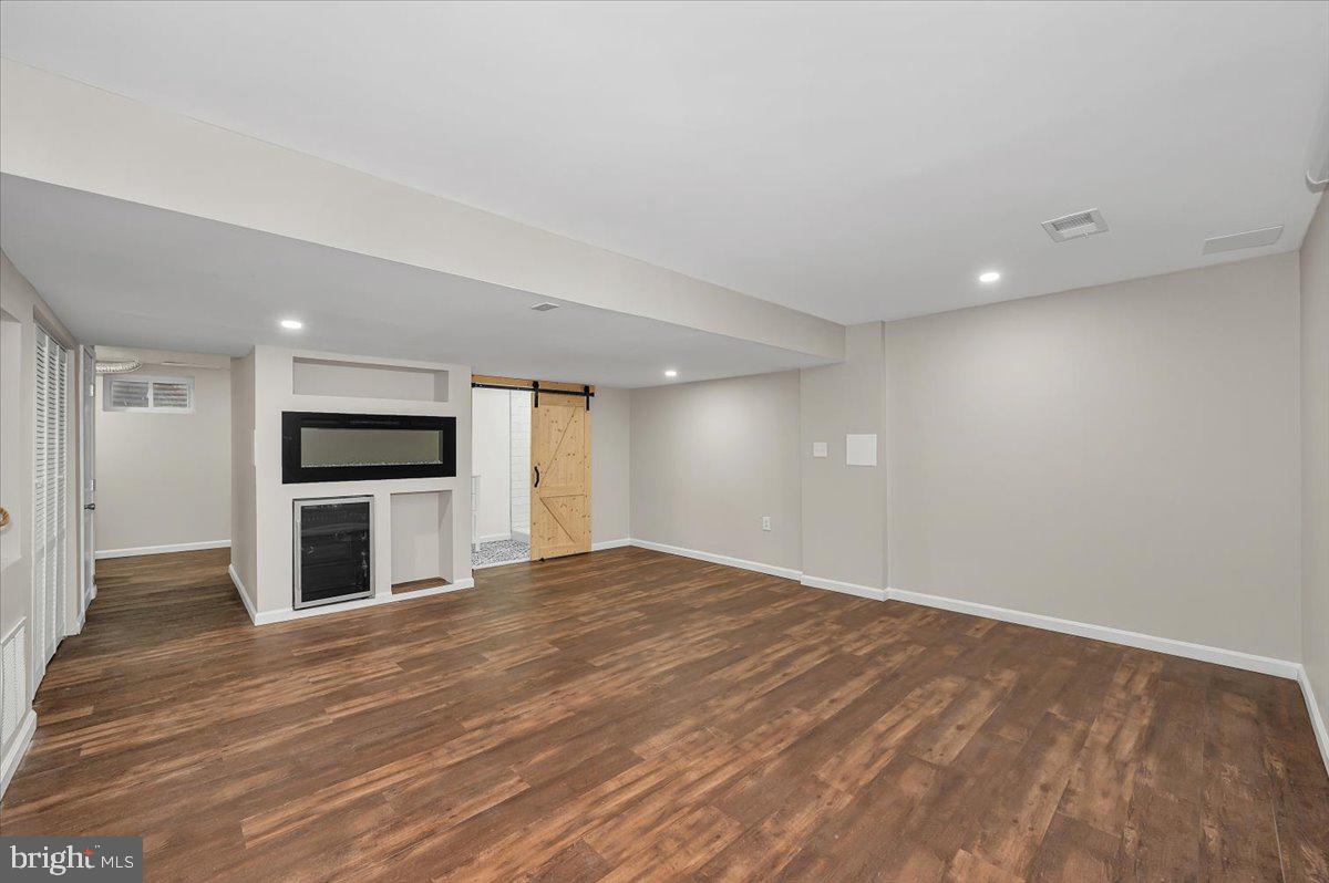 140 Gold Kettle Drive Gaithersburg, MD 20878 - Photo 21 of 35 a view of empty room with kitchen and sink