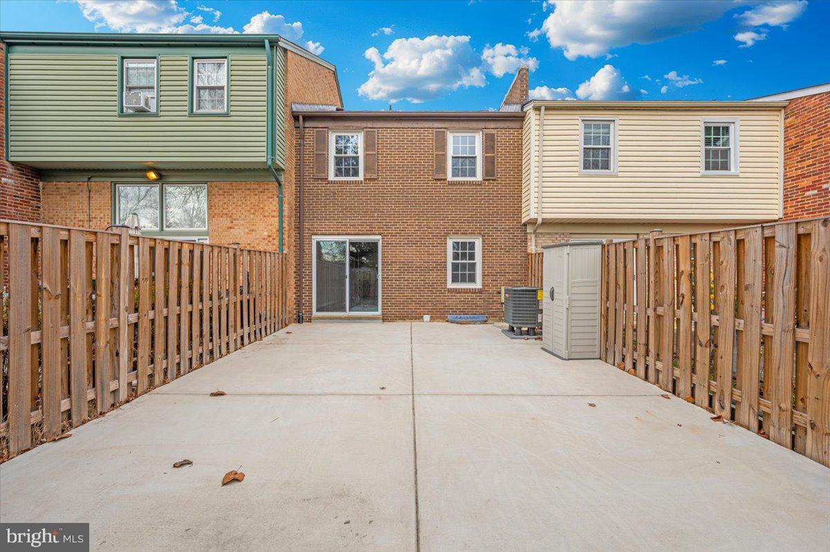 140 Gold Kettle Drive Gaithersburg, MD 20878 - Photo 30 of 35 a backyard of a house