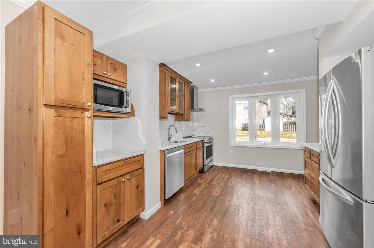 140 Gold Kettle Drive Gaithersburg, MD 20878 - Photo 7 of 35 a kitchen with a refrigerator a sink and a stove top oven