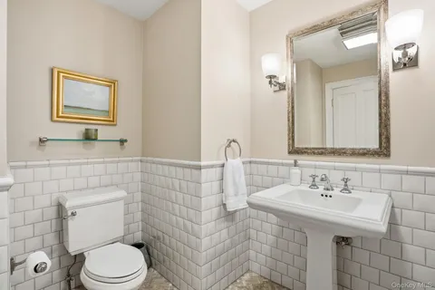 $3,389,000 | 40 Algonquin Drive, Chappaqua, NY 10514