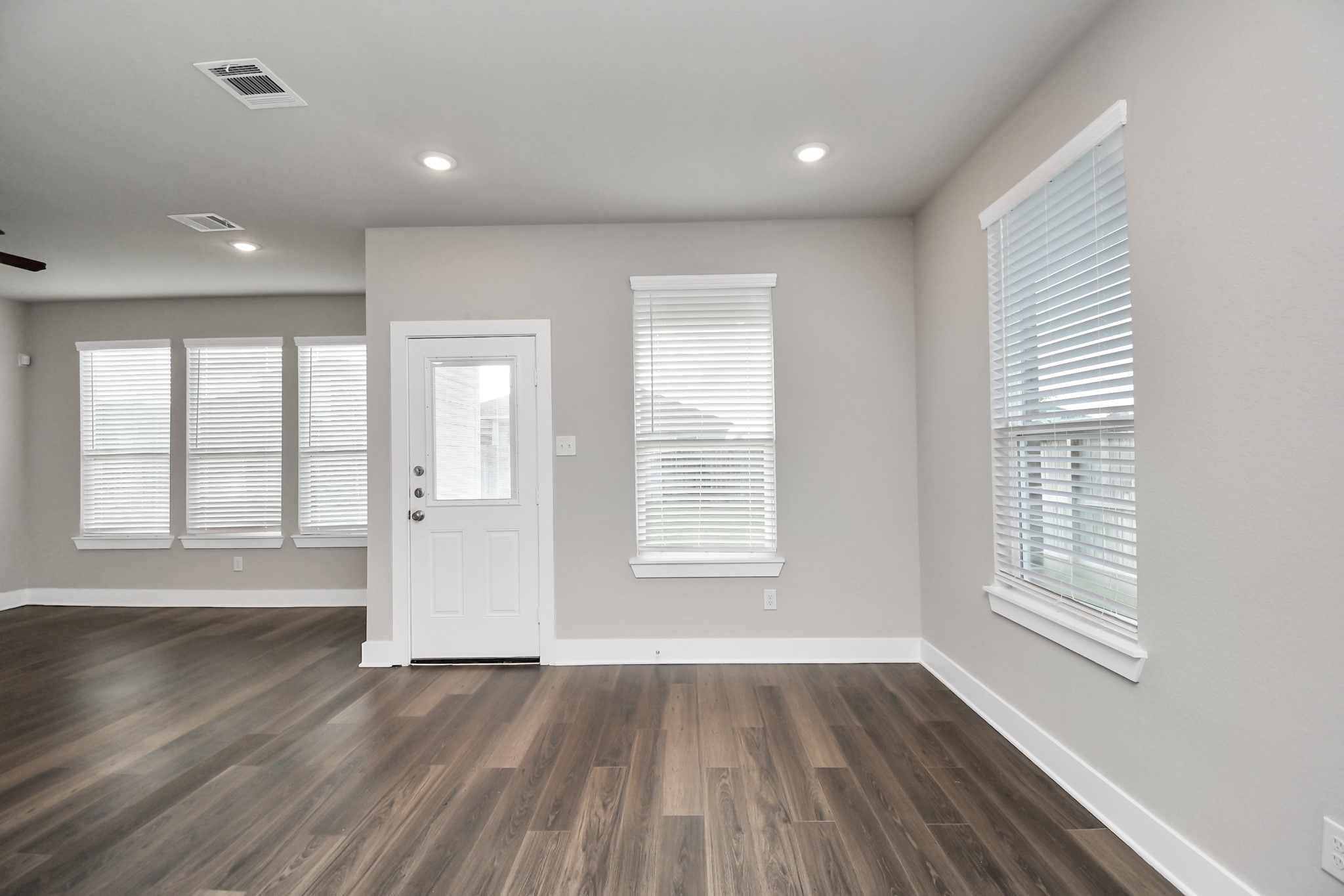 1234 Scarlet Crk Drive Rosharon, TX 77583 - Photo 6 of 21 The dining room has direct access out to the covered patio.