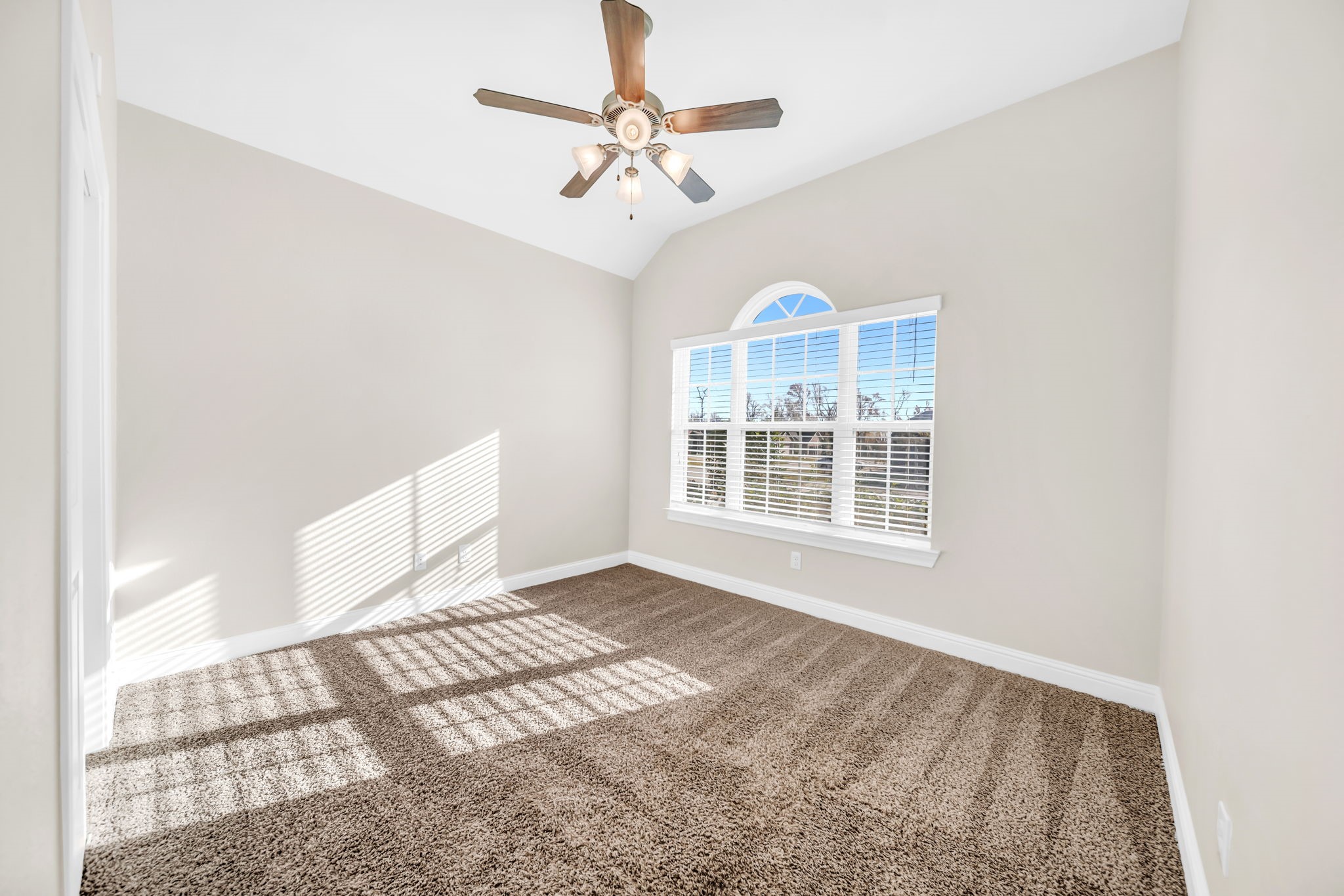19043 Minero Lane Montgomery, TX 77356 - Photo 15 of 26 Secondary bedroom carpeted with ceiling fan and window covering.