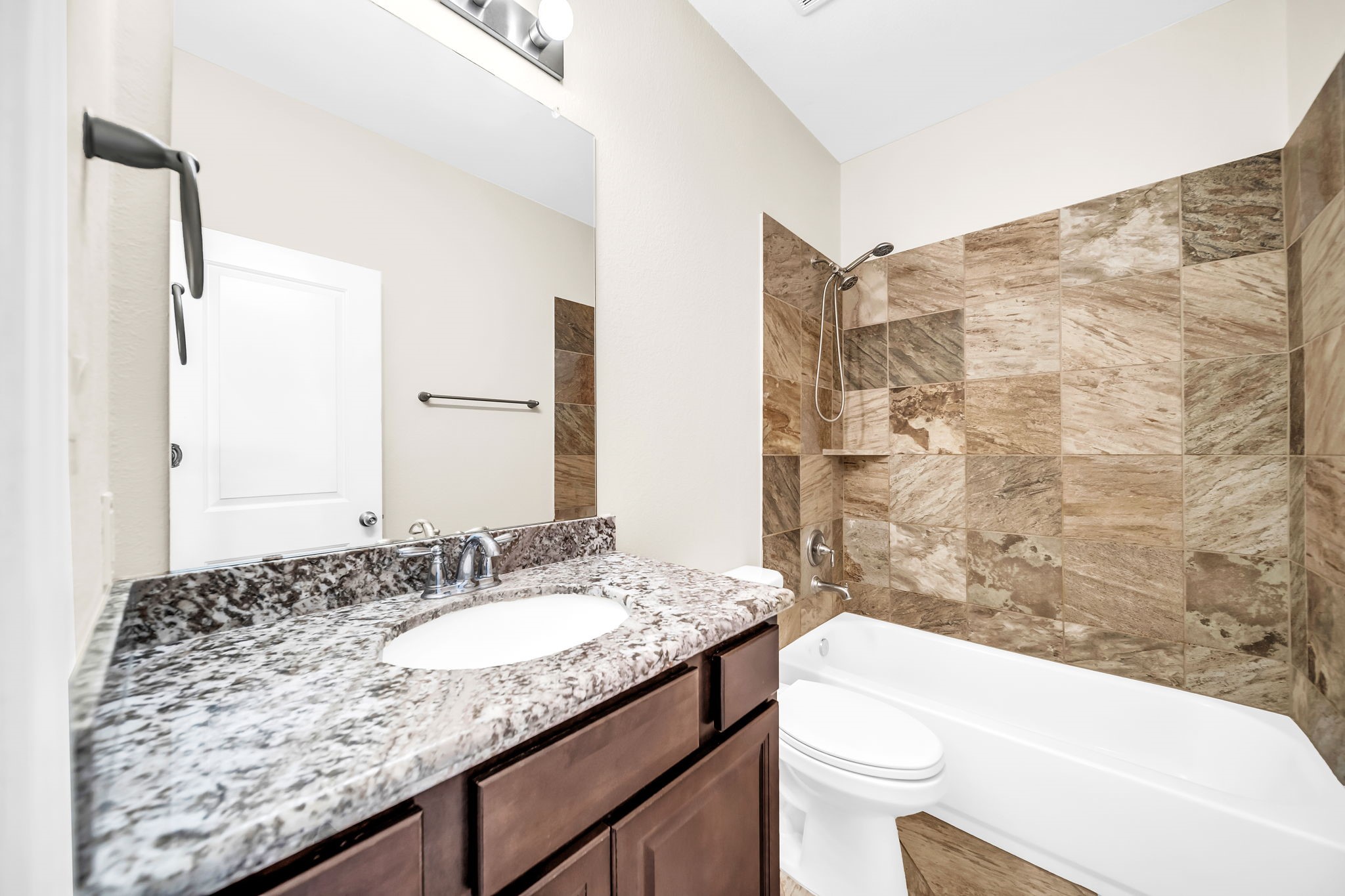 19043 Minero Lane Montgomery, TX 77356 - Photo 16 of 26 full secondary bath with tiled tub/shower combo.