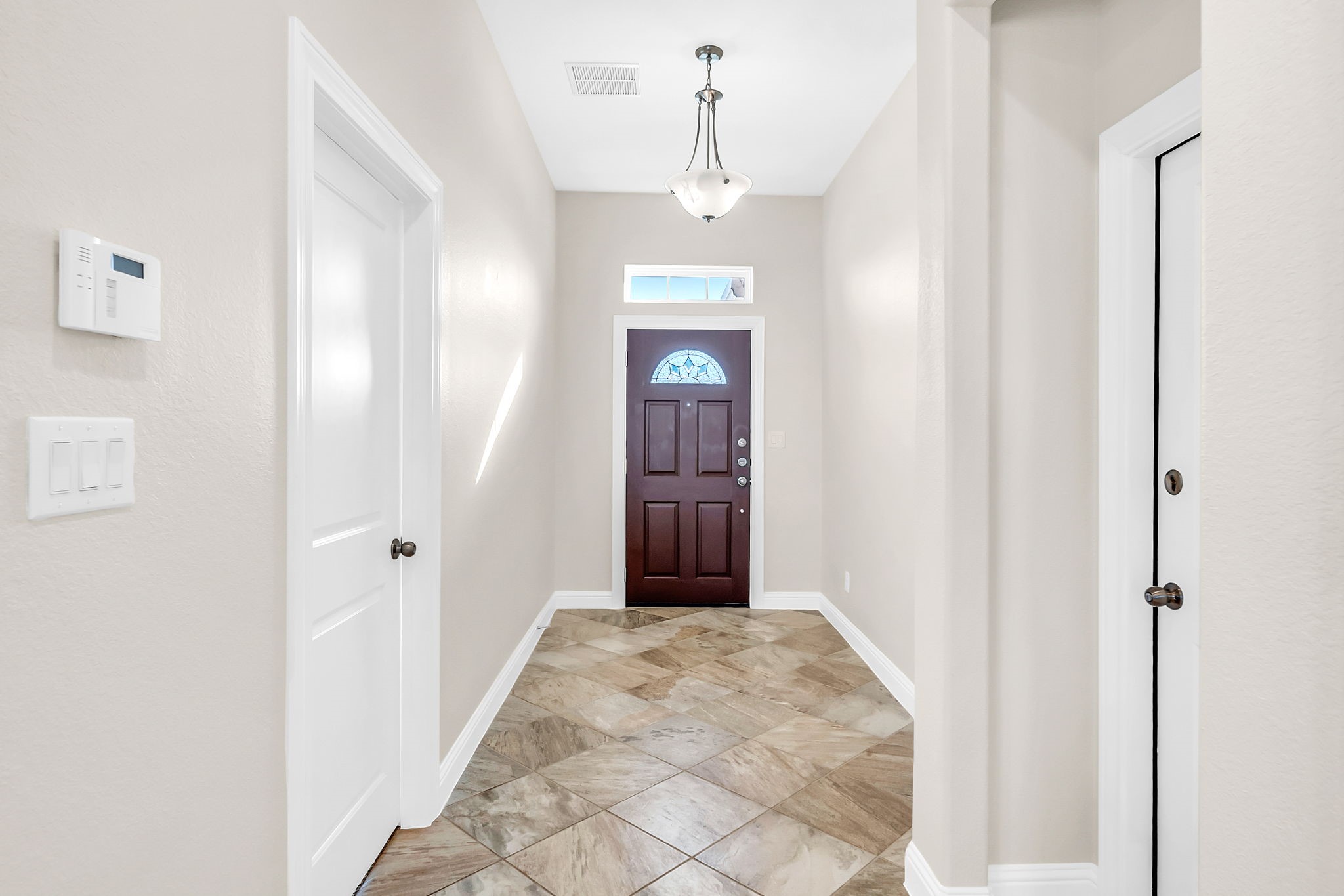 19043 Minero Lane Montgomery, TX 77356 - Photo 2 of 26 Bright tile entry to the house