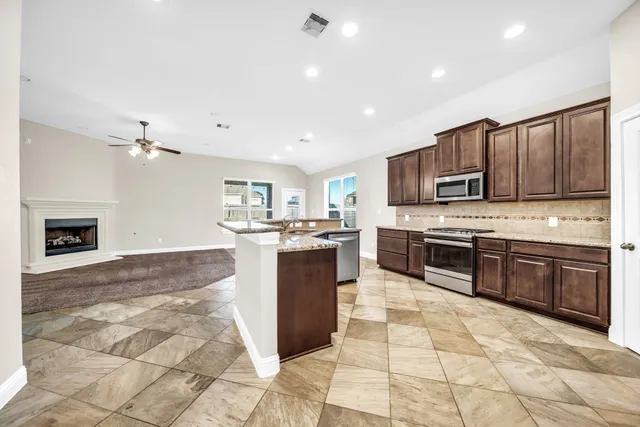 $2,250 | 19043 Minero Lane, Montgomery, TX 77356