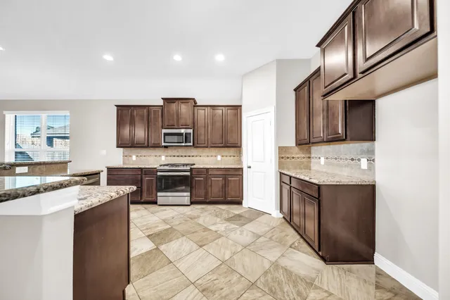 $2,250 | 19043 Minero Lane, Montgomery, TX 77356