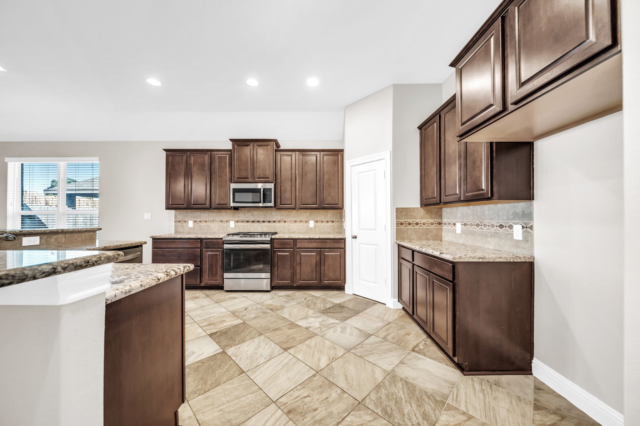 19043 Minero Lane Montgomery, TX 77356 - Photo 5 of 26 Corner pantry provides ample food storage.