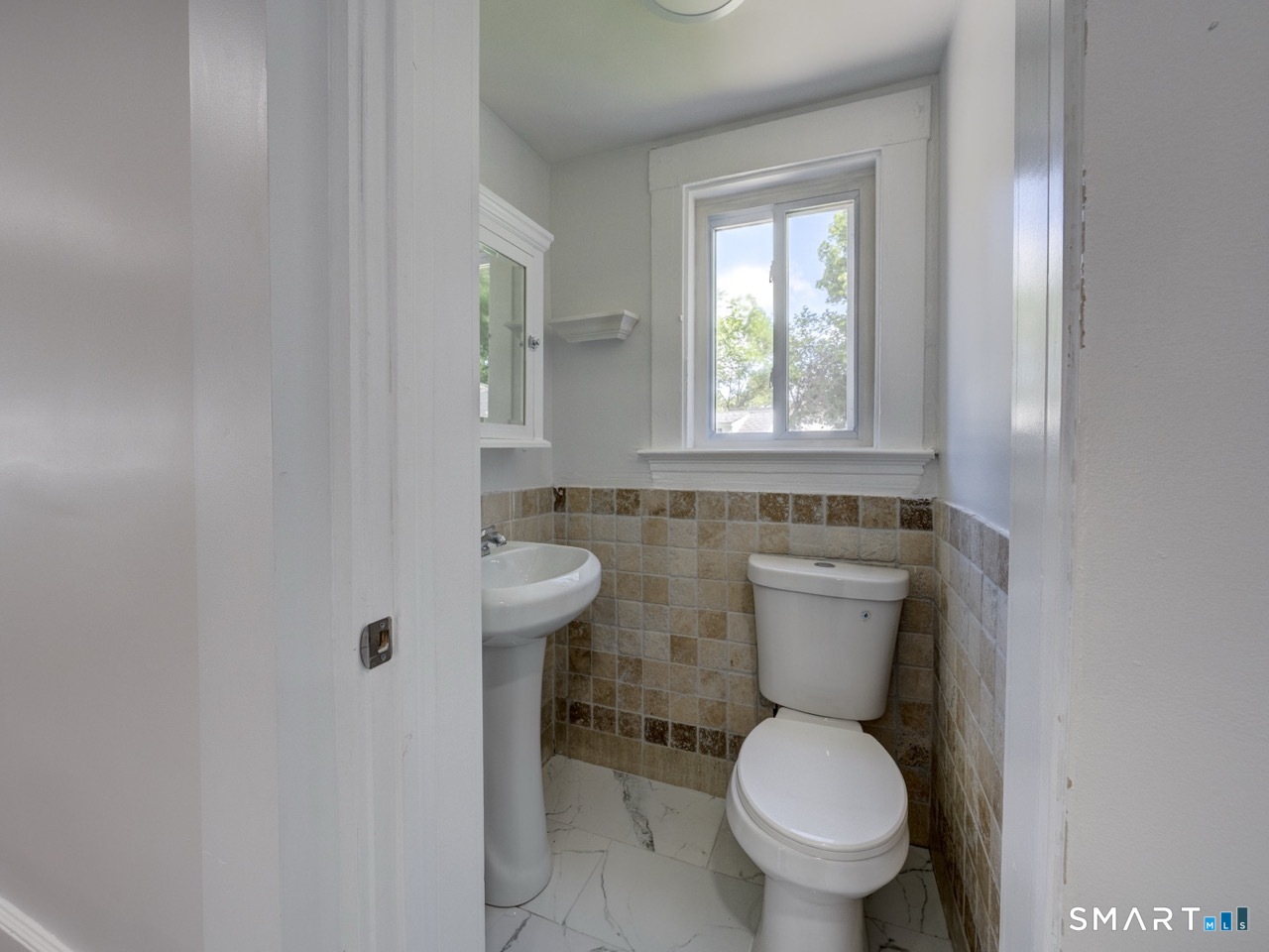 16 Shoreham Road New Haven, CT 06512 - Photo 22 of 40