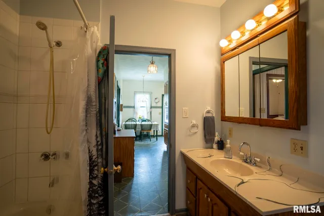 $269,500 | 1359 South Bridge Road, Niantic, IL 62551