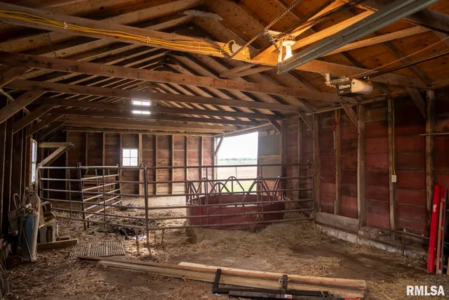 $269,500 | 1359 South Bridge Road, Niantic, IL 62551