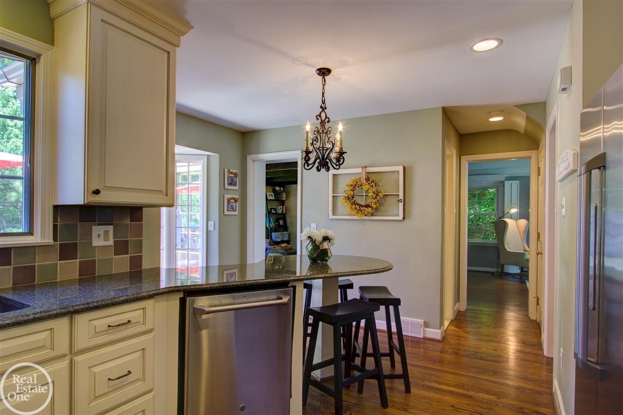 1130 South Oxford Road Grosse Pointe Woods, MI 48236 - Photo 23 of 48