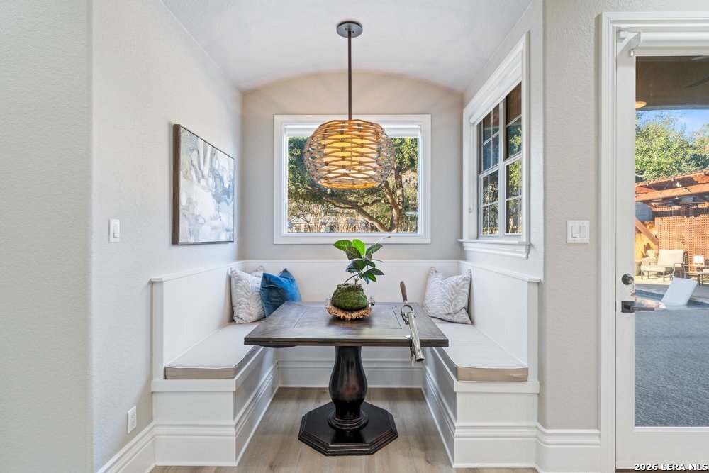 407 Burr Road Terrell Hills, TX 78209 - Photo 15 of 58