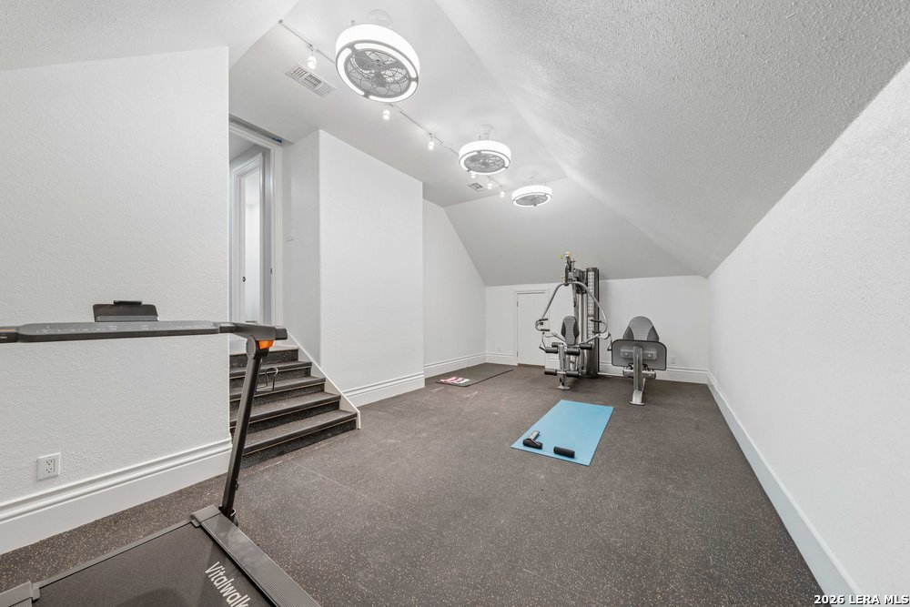 407 Burr Road Terrell Hills, TX 78209 - Photo 40 of 58