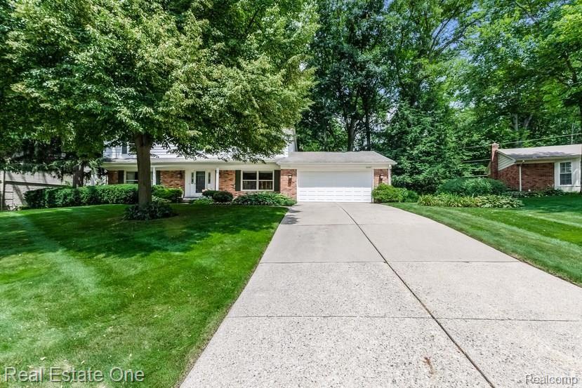 30067 Fox Grove Road Farmington Hills, MI 48334 - Photo 3 of 29