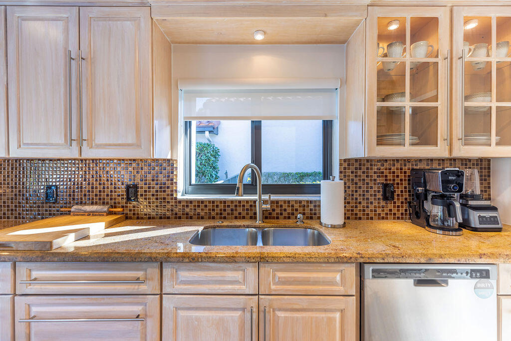 10231 Sunset Bend Drive Boca Raton, FL 33428 - Photo 12 of 36 MINM3506-HDR
