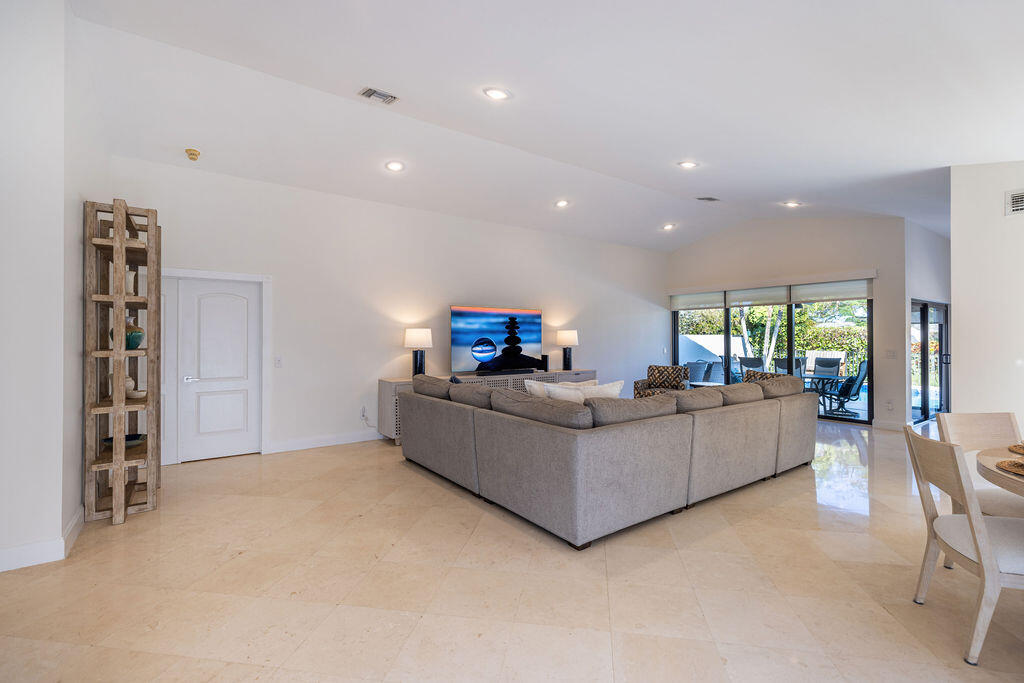 10231 Sunset Bend Drive Boca Raton, FL 33428 - Photo 5 of 36 MINM3402-HDR
