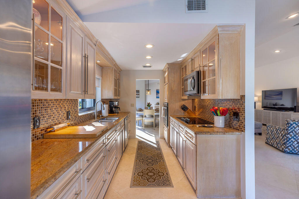 10231 Sunset Bend Drive Boca Raton, FL 33428 - Photo 10 of 36 MINM3474-HDR