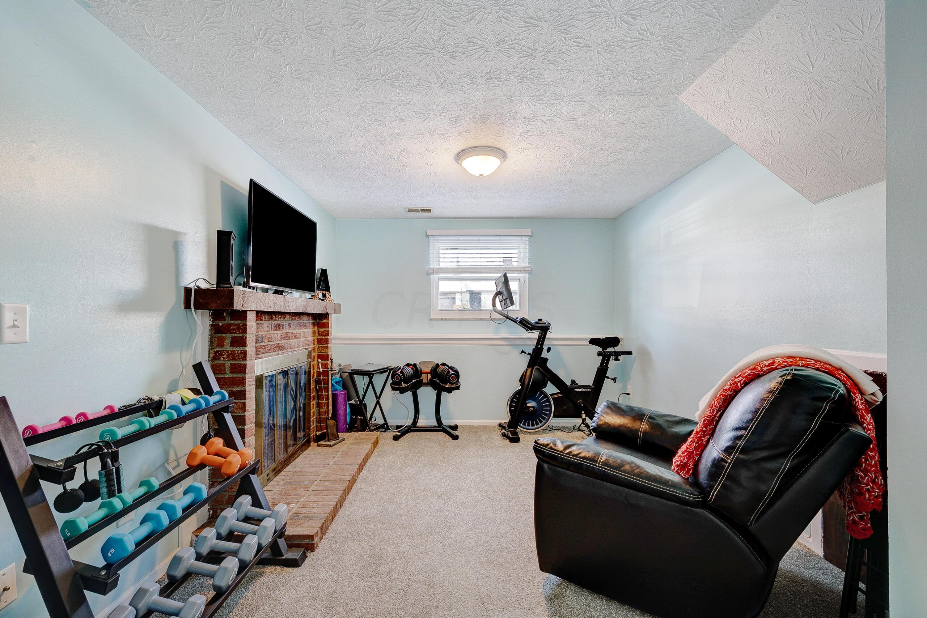 8754 Ripton Drive Powell, OH 43065 - Photo 26 of 53 cozy family room with daylight window