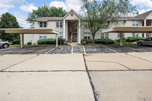 $160,000 | 808 Sugar Valley Court, Unit 6, St. Peters, MO 63376