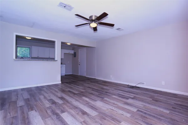 $1,400 | 130 Bennett Drive, West Columbia, TX 77486