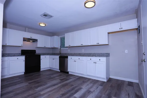 $1,400 | 130 Bennett Drive, West Columbia, TX 77486