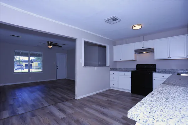 $1,400 | 130 Bennett Drive, West Columbia, TX 77486