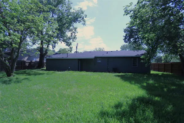 $1,400 | 130 Bennett Drive, West Columbia, TX 77486