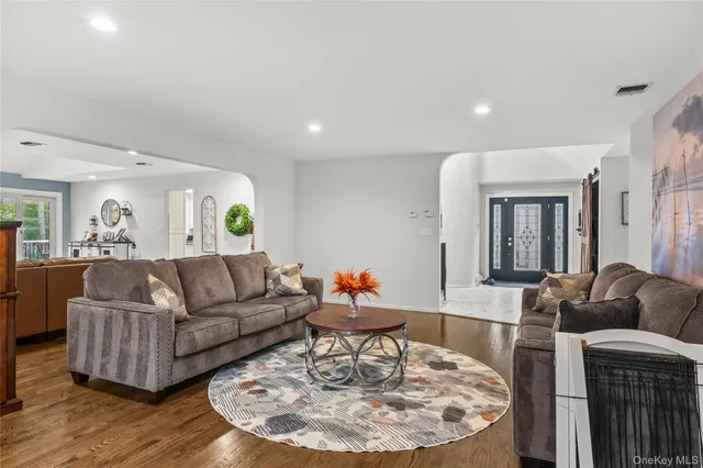 $1,899,000 | 142 Landing Meadow Road, Smithtown, NY 11787