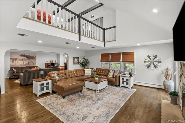 $1,899,000 | 142 Landing Meadow Road, Smithtown, NY 11787