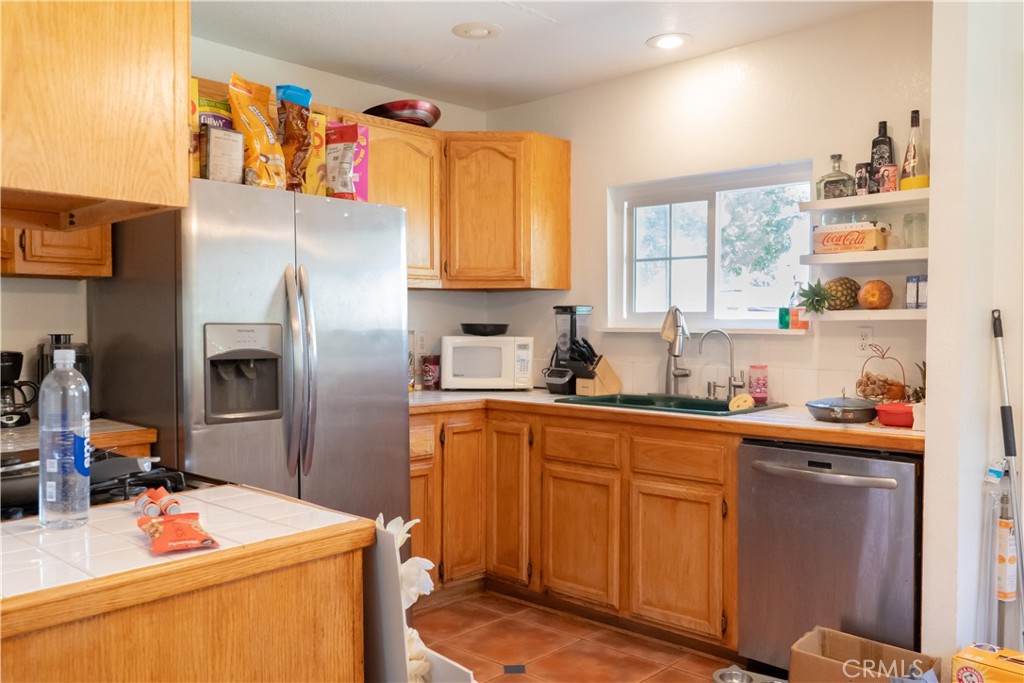 4831 Jurupa Avenue Riverside, CA 92504 - Photo 4 of 9 kitcken