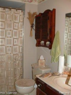 1875 Jenny Lane, Unit 249 Rochester, MI 48309 - Photo 16 of 24 MBR has bath & huge WIC
