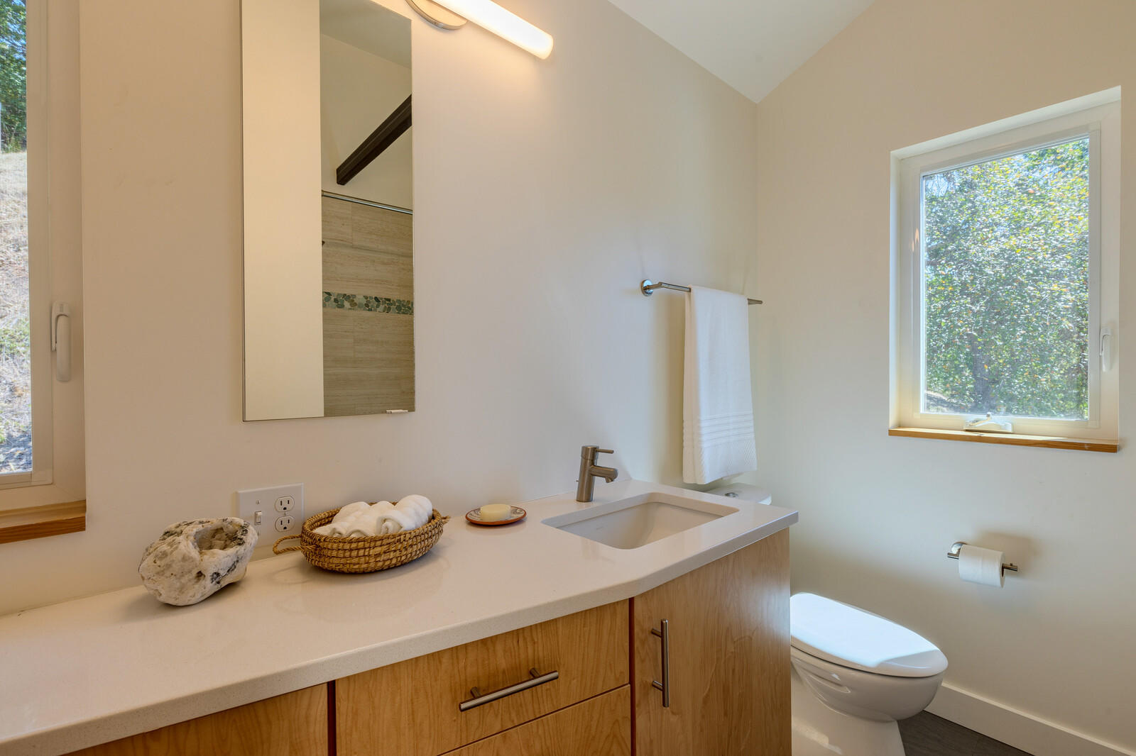 7075 Rapp Lane Talent, OR 97540 - Photo 27 of 54 Upstairs full bath