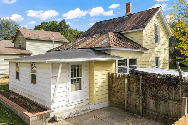 $225,900 | 326 7th Street, Baraboo, WI 53913