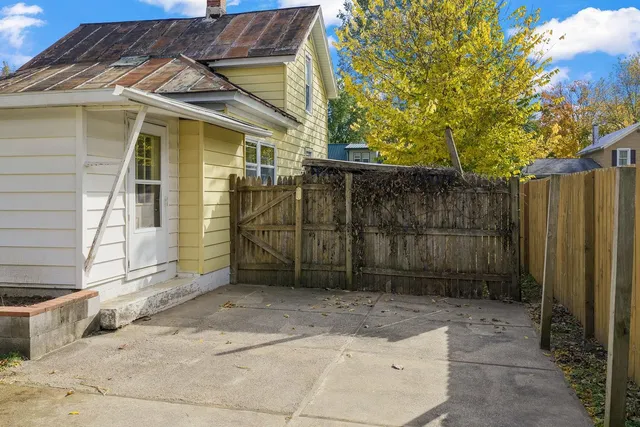 $225,900 | 326 7th Street, Baraboo, WI 53913