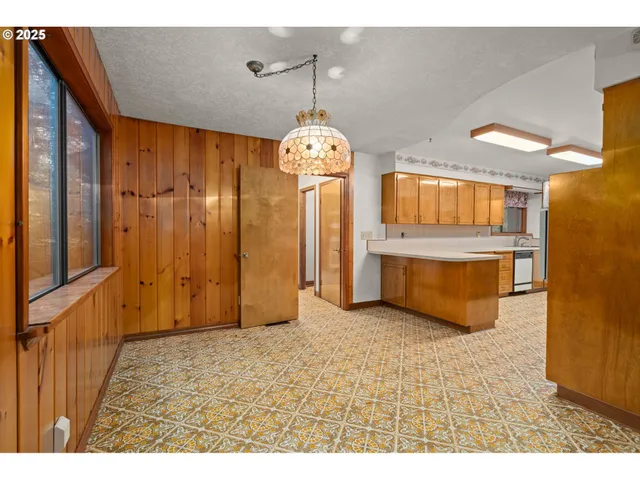 $789,900 | 11220 Northeast Otter Drive, Newberg, OR 97132