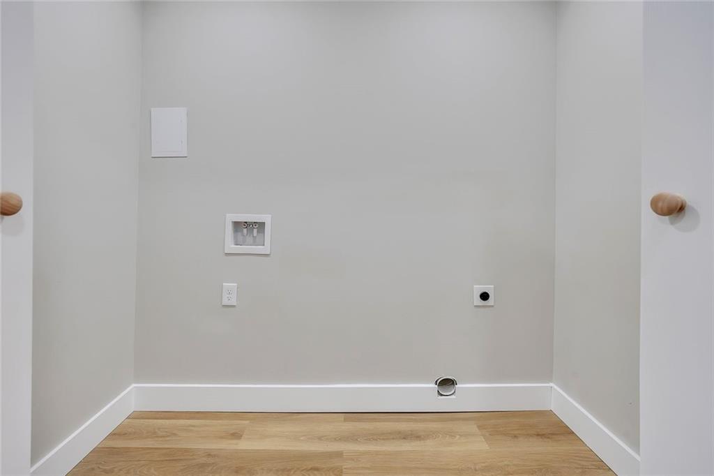 202 Oakcliff Court Northwest Atlanta, GA 30331 - Photo 17 of 27 a view of a small space