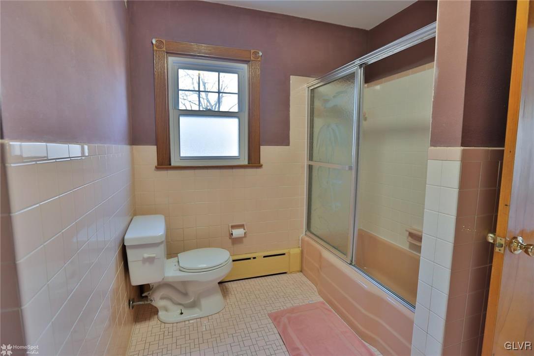 3121 Altonah Road Bethlehem, PA 18017 - Photo 12 of 17 Other side of bathroom.