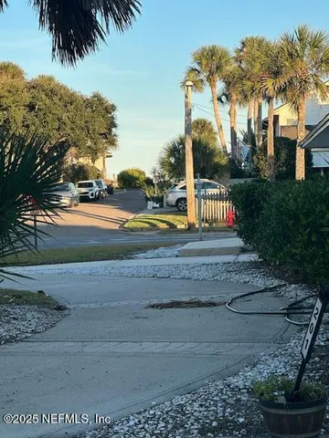 a view of a houses with a yard