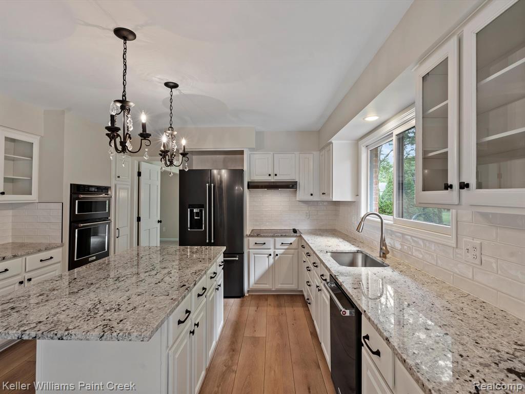 319 Lake Forest Road Rochester Hills, MI 48309 - Photo 10 of 42