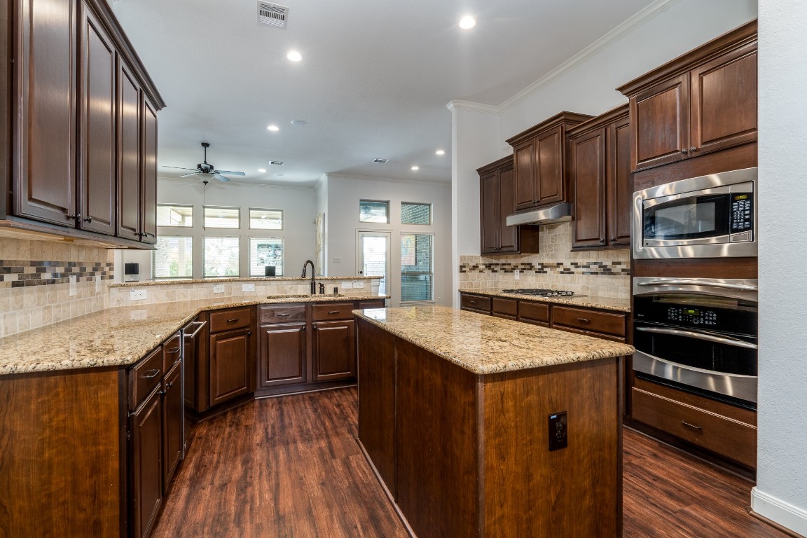 6859 Adrienne Arbor Drive Spring, TX 77389 - Photo 7 of 32 Huge kitchen area with granite counter tops, double over, and plenty of cabinets