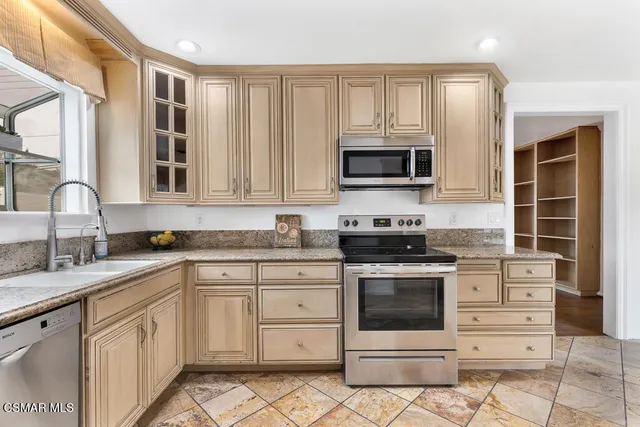 $899,000 | 3625 Calle Quebracho, Thousand Oaks, CA 91360