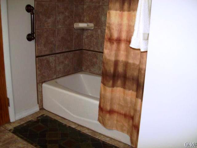 2775 Honeysuckle Road Bethlehem, PA 18015 - Photo 15 of 24 Gallery Image 15