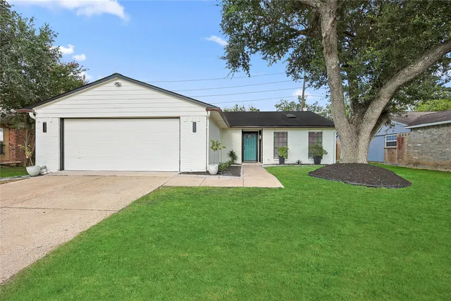 a view of house with a yard