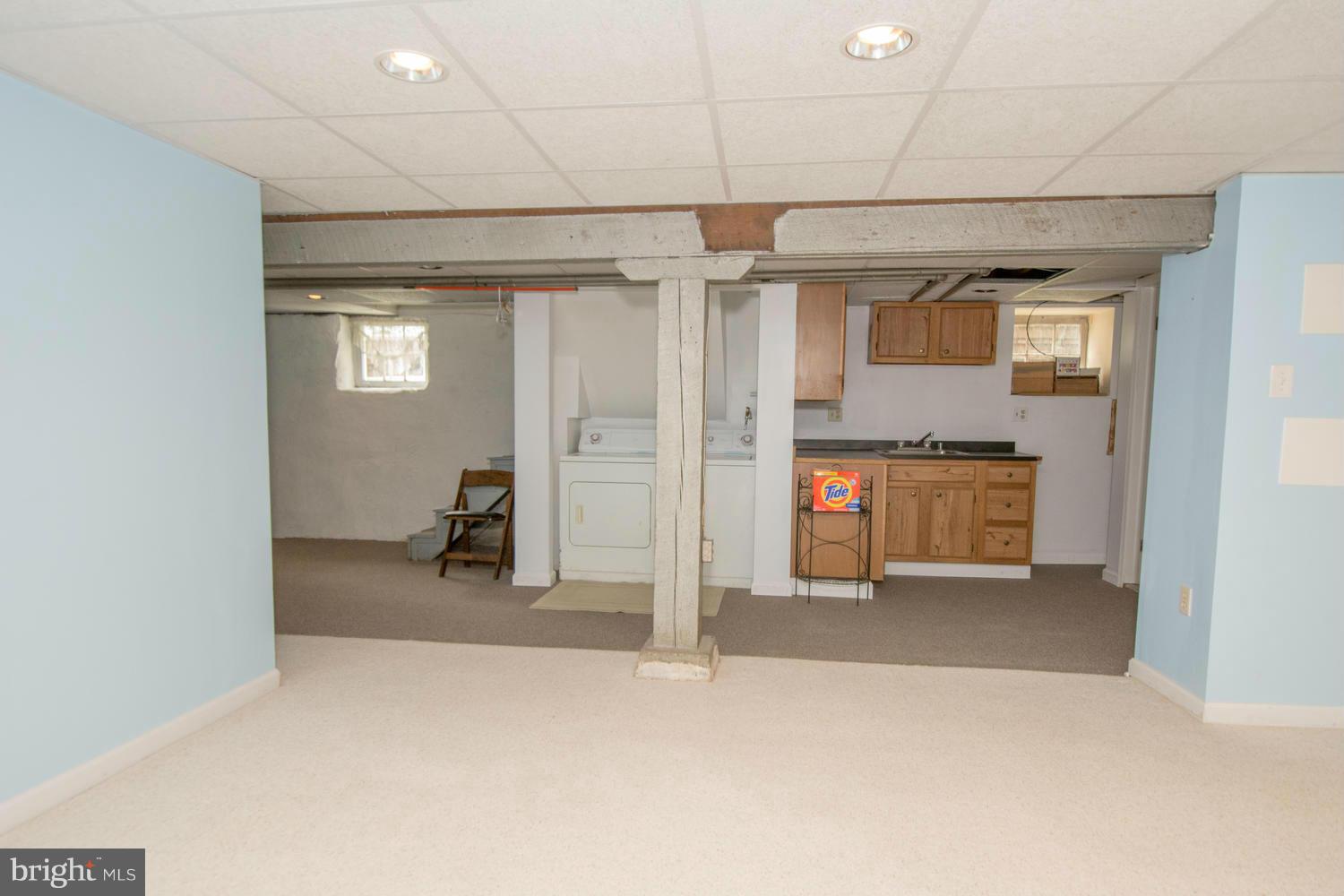 10 Mallow Hill Road Baltimore, MD 21229 - Photo 25 of 30 a view of a livingroom with a furniture