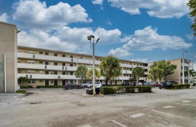 $1,790 | 1690 Northeast 191st Street, Unit 4051, Miami, FL 33179