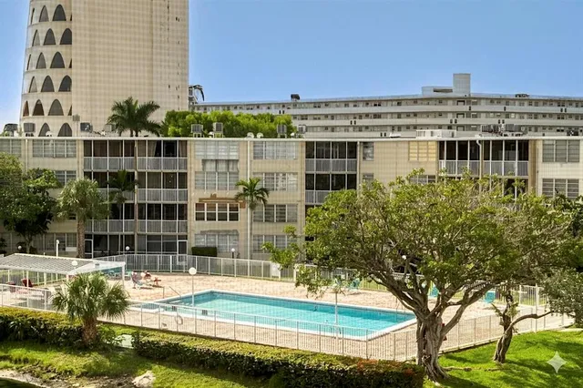 a view of empty room with ceiling fan