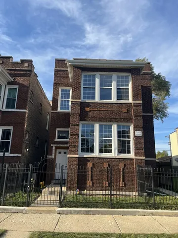 $475,000 | 4920 West Monroe Street, Chicago, IL 60644
